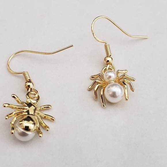 Spider Earrings with‎ Pearl accents Hypoallergenic NWT Halloween - Picture 2 of 2